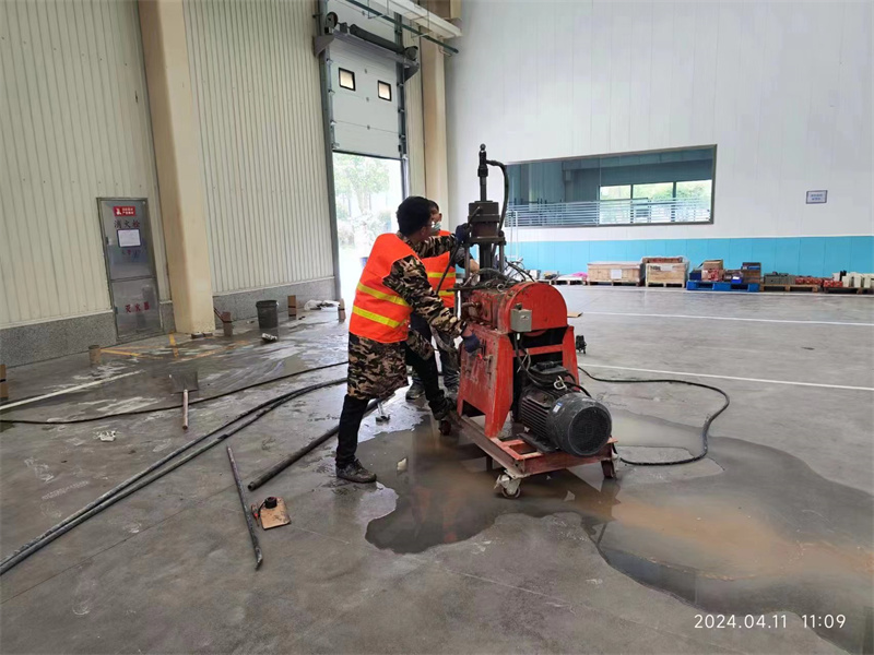 光坡镇厂房地面下沉塌陷注浆加固施工